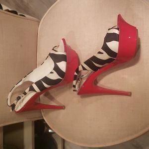 Giuseppe Zanotti size 40 color black white and red 100% Authentic